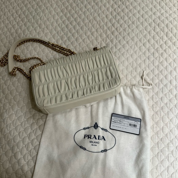 Prada Bag - Picture 3 of 4